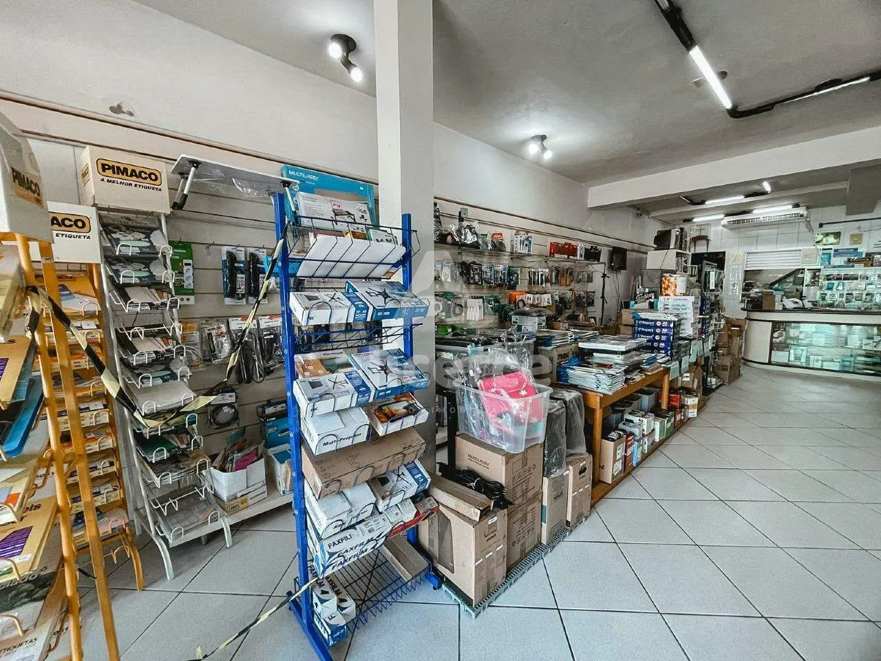 Imagem Oportunidade! Excelente Loja Comercial à Venda no Centro de Florianópolis - Aceita Permuta!