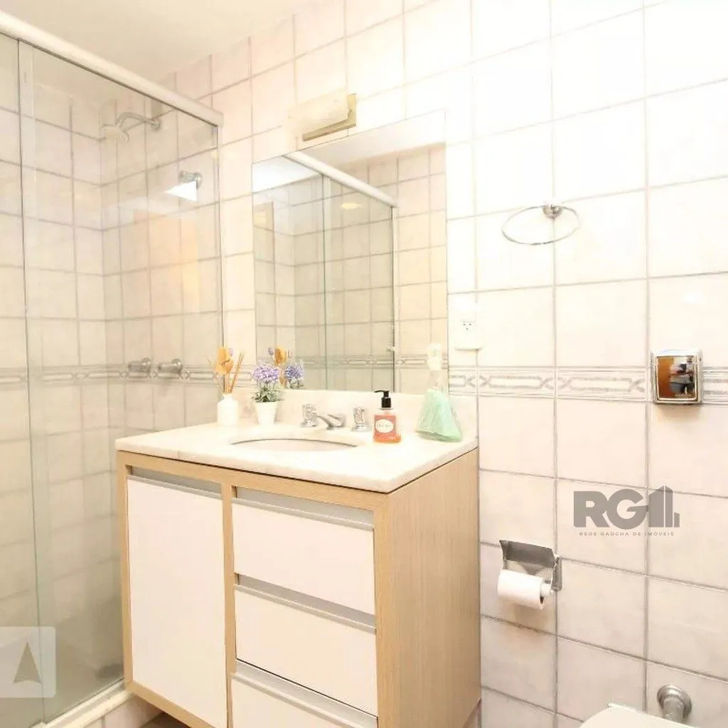 Imagem Vende-se apartamento 2 dorm c/ suite, living com sacada c/ churrasuqiera, vaga coberta - 93m² - Mont Serrat