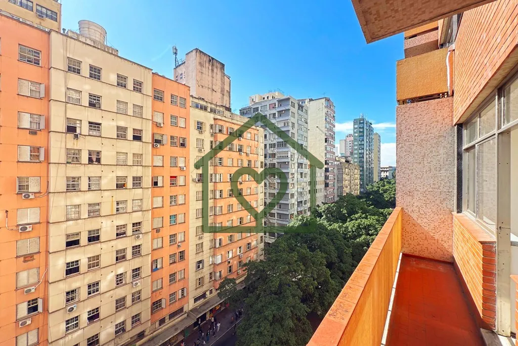 2 Dormitórios 99m² na Salgado Filho Amplo, Ensolarado e com Sacada 
 
Localizado na Avenida Senado...