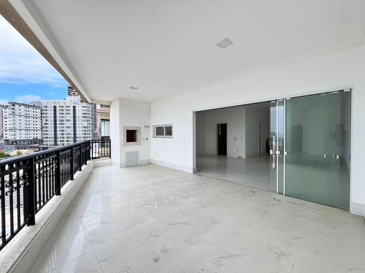 Imagem Apartamento com vista para o mar à venda com 217m2 por R$ 7.800.000,00