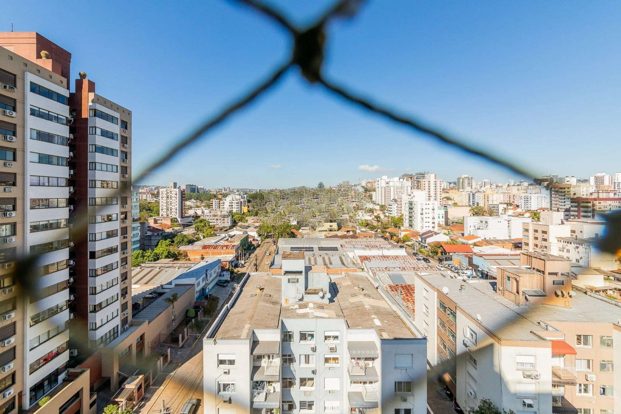 Imagem Apartamento com 3 quartos e 79m² à venda em Passo da Areia - Rua Bezerra De Menezes, Passo Da Areia, Porto Alegre