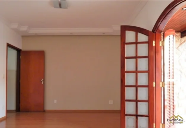Imagem Sobrado com 03 dormitórios à Venda por R$650.000,00 - Parque Cidade Jardim II - Jundiaí/SP