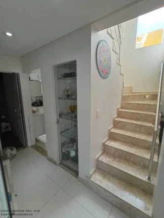 Imagem Casa de luxo em condomínio à venda em Pitangueiras, Lauro de Freitas-BA: 5 quartos, 3 suítes, 3 salas, 1 banheiro, 2 vagas, 160m²!