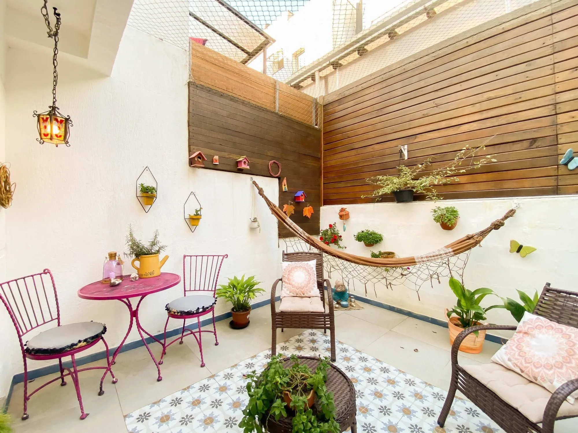 Imagem Casa semi-mobiliada à venda em condomínio fechado com 3 dormitórios e suíte