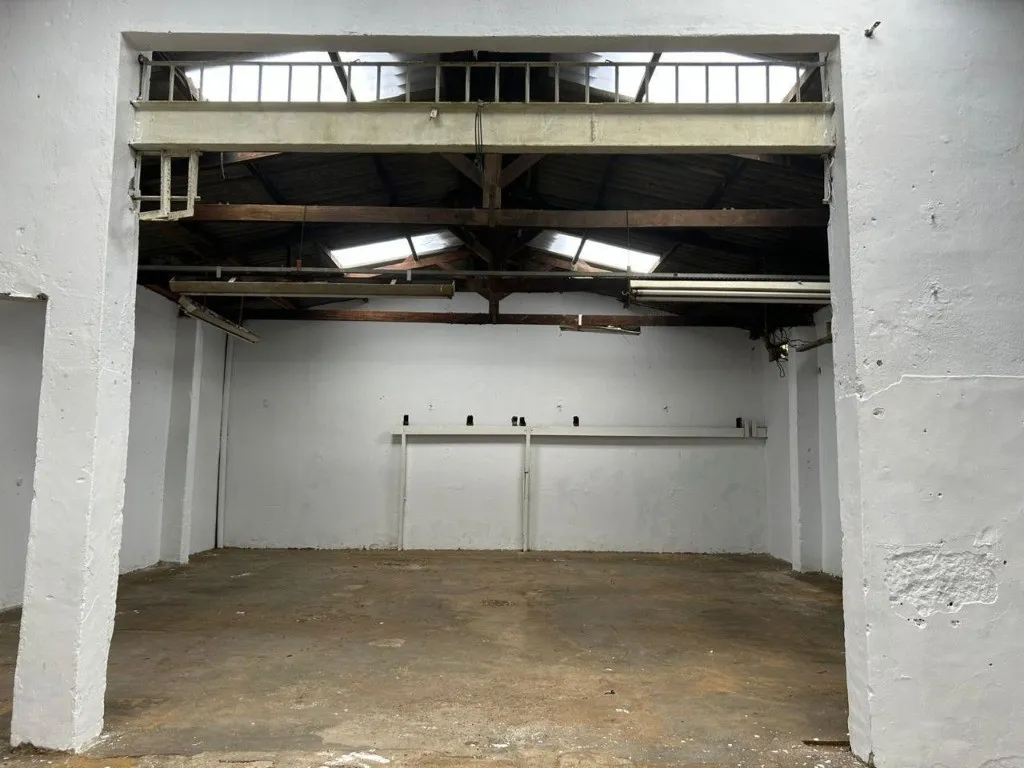 Imagem Galpão Comercial na Vila Antonieta - São Paulo-SP 380m² - 5 Banheiros Venda ou Locação