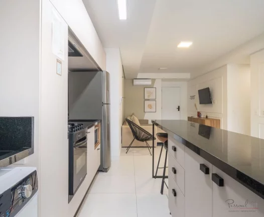 Imagem Oportunidade em Jurerê! Apartamento moderno a poucos metros da praia Este lindo apartamento à vend...