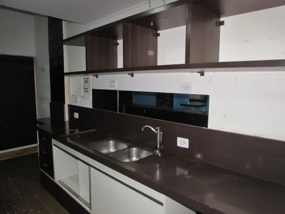 Loja à Venda ou Locação, 33 m² em Gonzaga - Santos