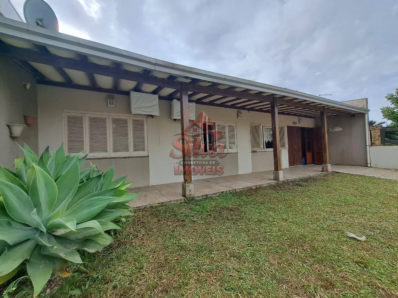 Imagem C1571| Casa 3 dormitórios com anexo a 75m do mar