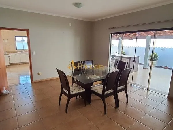 Imagem Casa para venda 3 Quartos, 3 Suites, 4 Vagas, Condomínio Colonial Village, Pindamonhangaba - SP