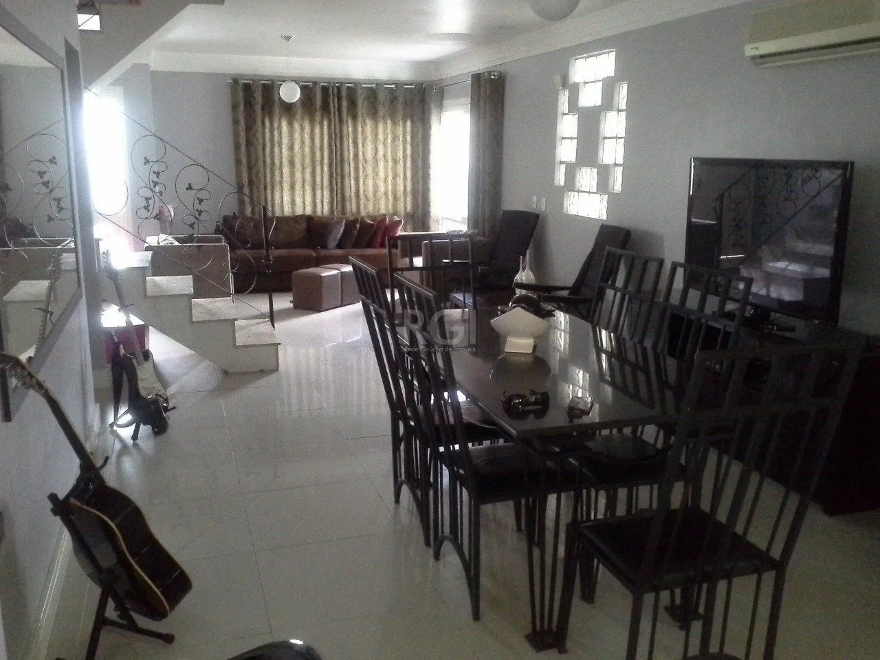 Imagem Casa para Venda - 272m², 3 dormitórios, sendo 1 suítes, 2 vagas - Hípica
