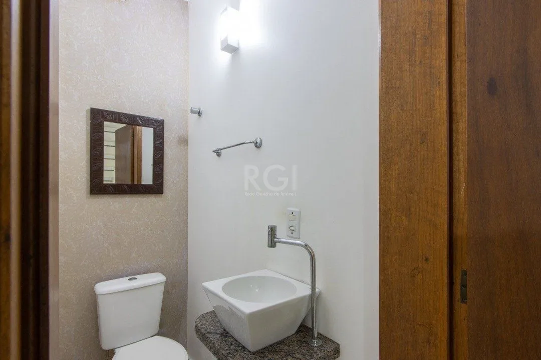 Imagem Casa para Venda - 204m², 3 dormitórios, sendo 3 suites, 2 vagas - Espirito Santo