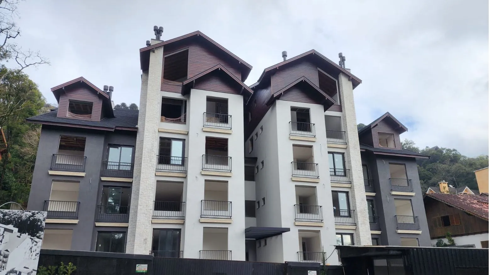 Foto do imóvel Duplex à venda em Gramado, Planalto, com 3 quartos, 128.17m2