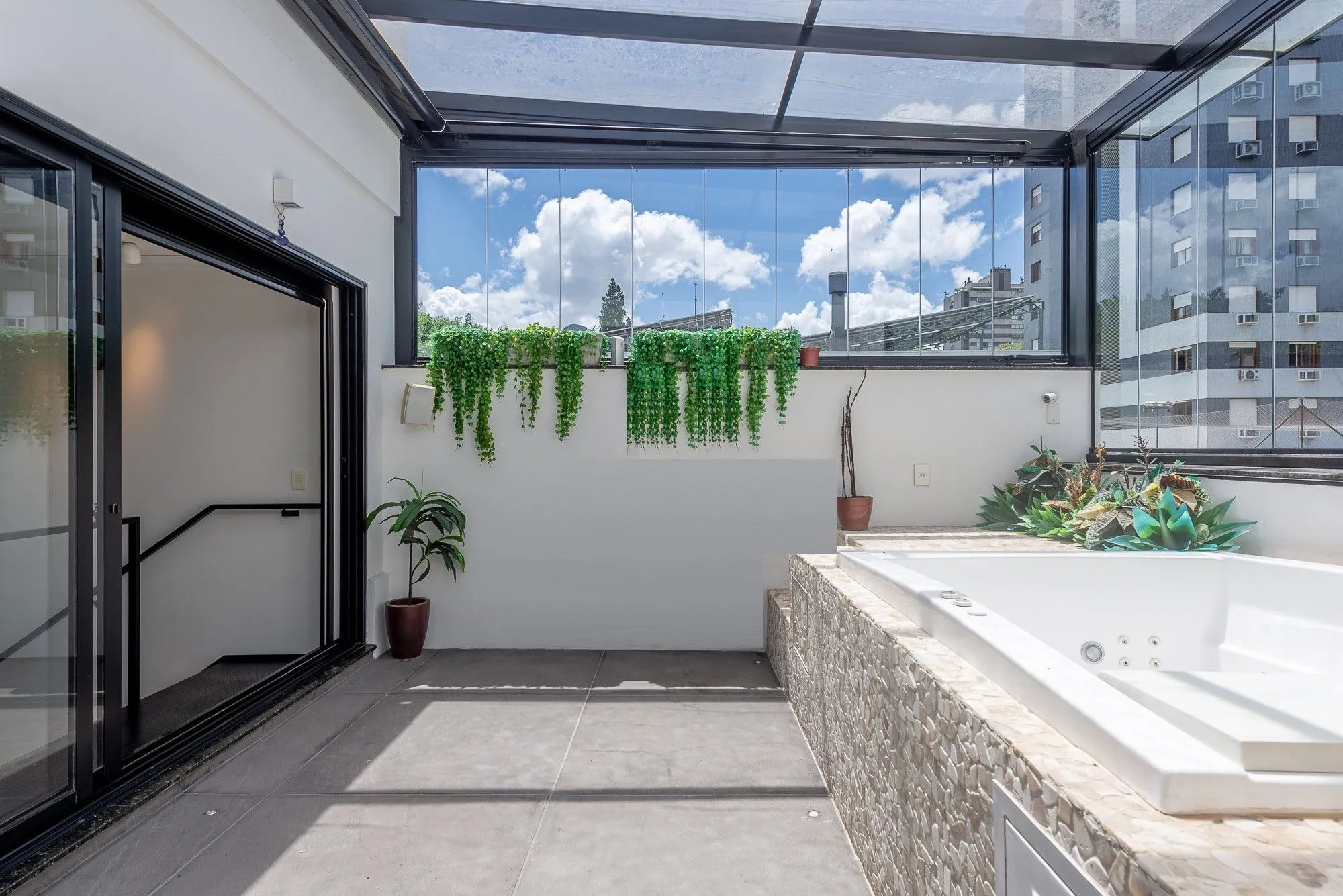 Imagem Cobertura com 115m² e 2 dormitórios, 2 suítes, 1 vaga
