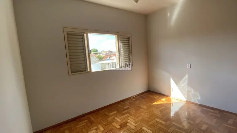Imagem Casa com 6 dormitórios no bairro Fabrício em Uberaba