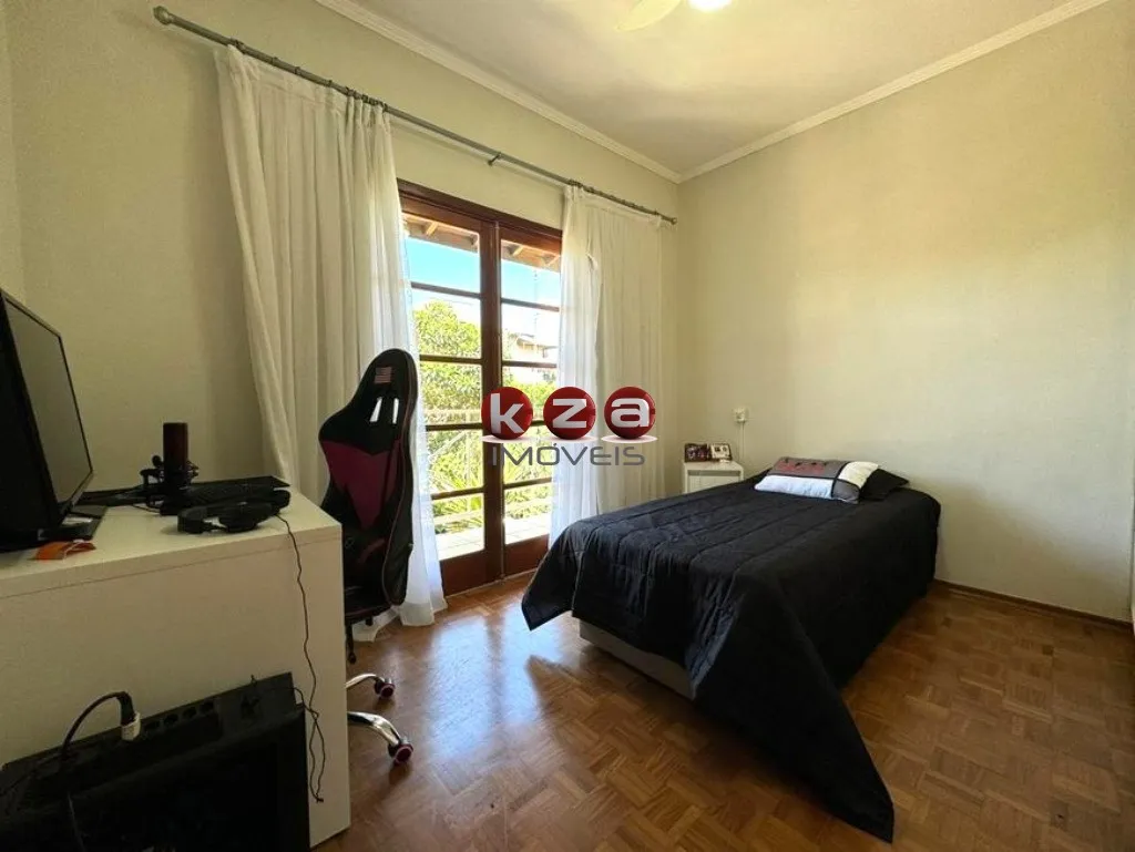 Imagem Casa a venda em condomínio em Valinhos-SP, fácil acesso para rodovias e Campinas: 3 quartos, 1 suite, 3 salas, 4 banheiros, 2 vagas.