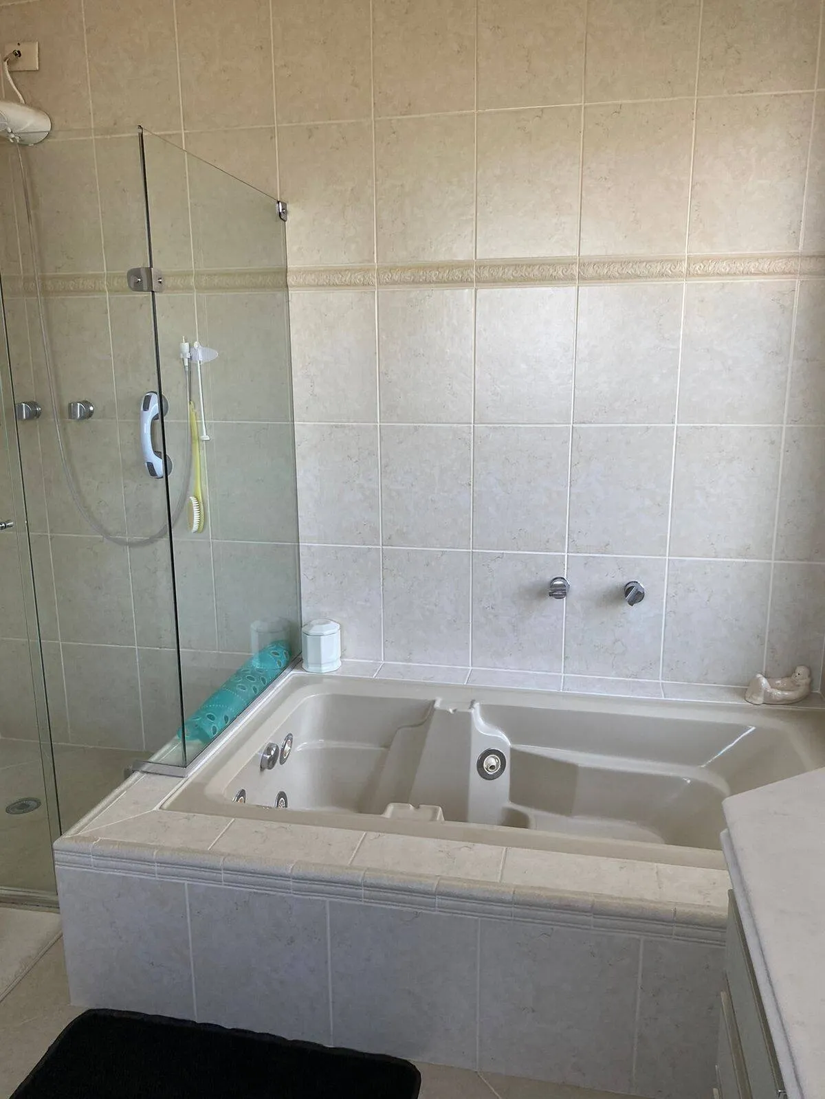 Imagem Casa Terrea Localizada no Condomínio Alphaville Residencial 3!