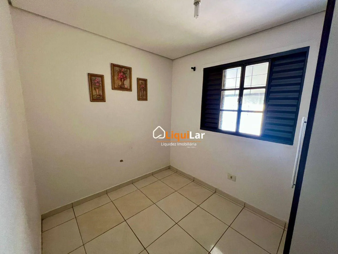 Imagem Sobrado à Venda no Condomínio Residencial Polonês 1 com 3 Quartos, 2 Suítes e Localização Privilegiada.