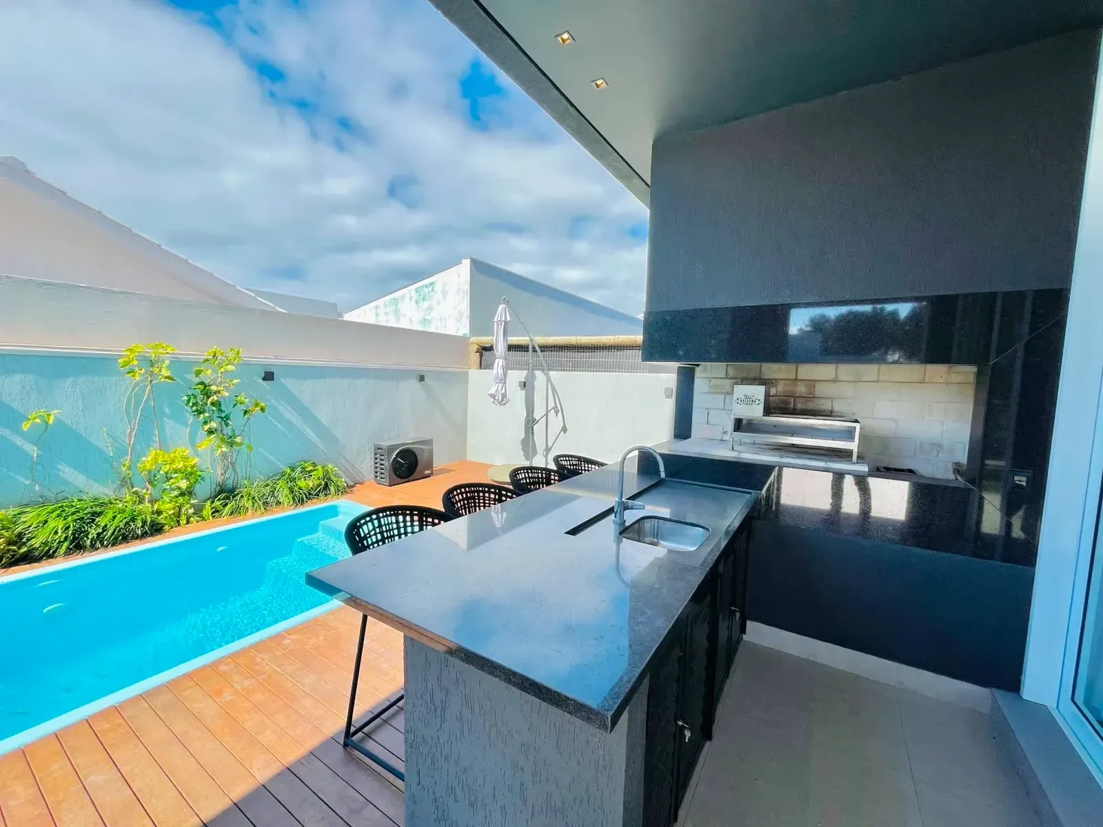 Imagem Sobrado com 4 Quartos à Venda, 290 m² em Village  - Capão da Canoa