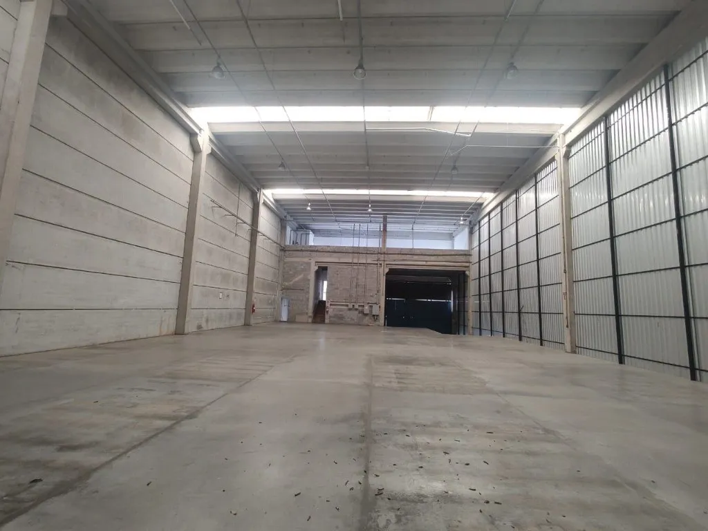Imagem Galpão Comercial para Locação em Diadema-SP, Bairro Piraporinha: 1.025m², 7 Banheiros - Oportunidade Imperdível!