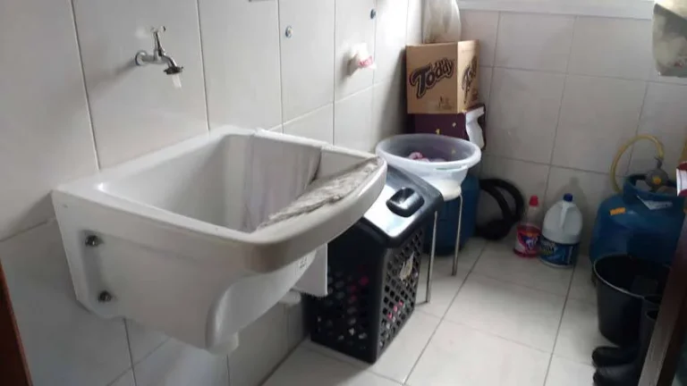 Imagem Sobrado com 243 m² 4 Suítes, 7 Vagas, Quintal com Churrasqueira