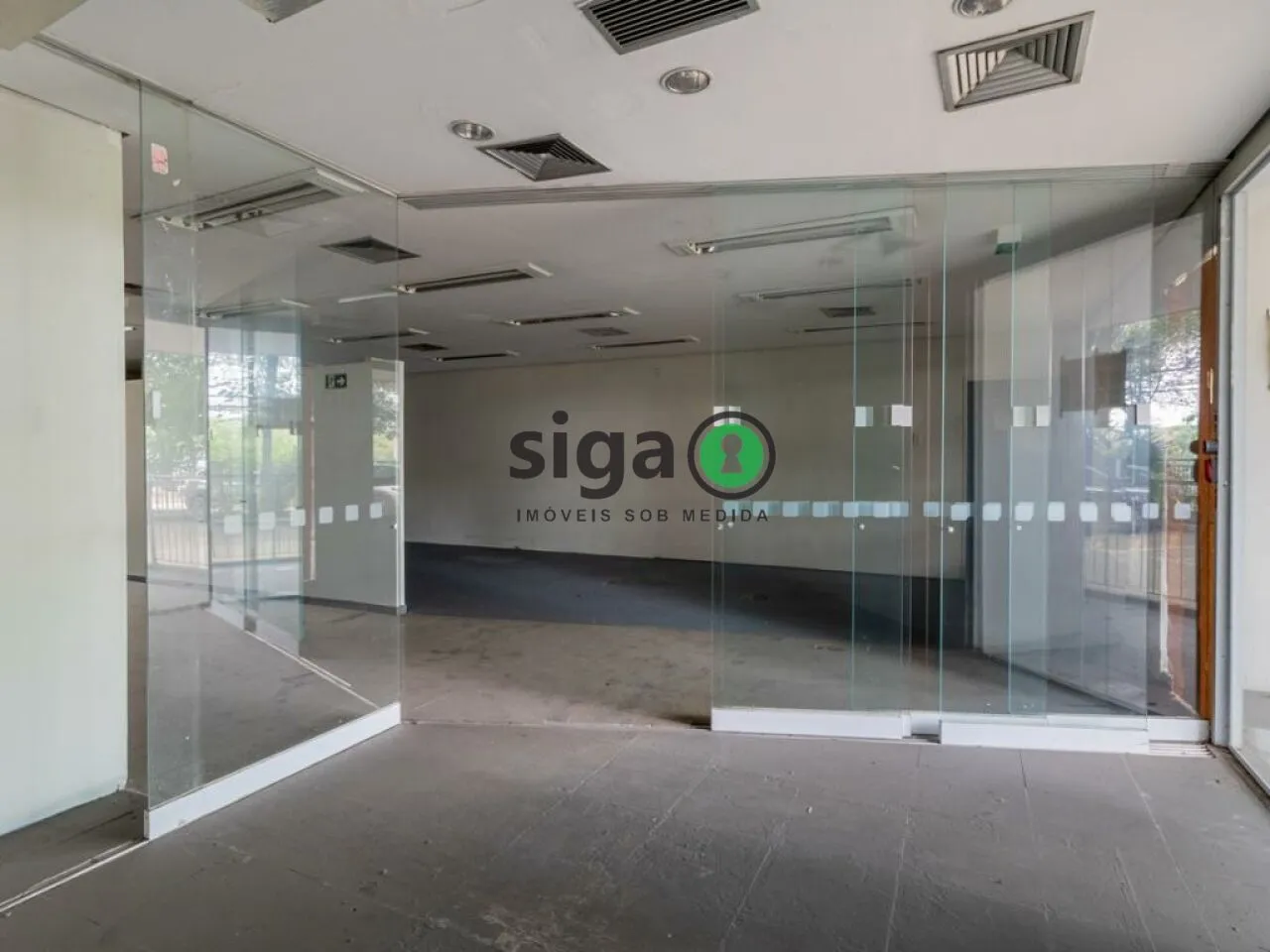 Imagem Loja no térreo com 180m², com 6 salas e 3 banheiros para Locação ou Venda em Alto de Pinheiros