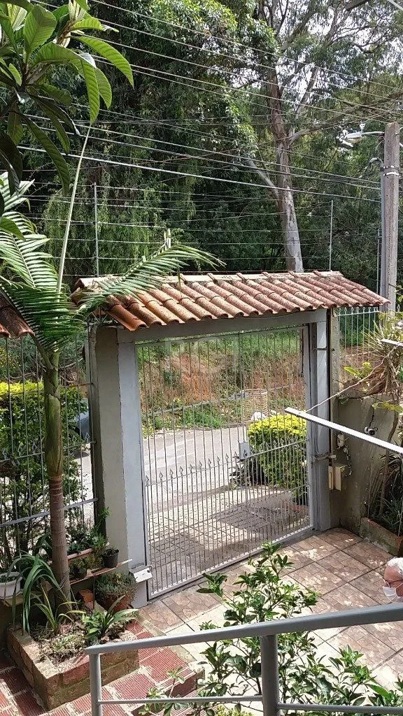Imagem Casa para Venda - 228m², 3 dormitórios, 3 vagas - Teresópolis