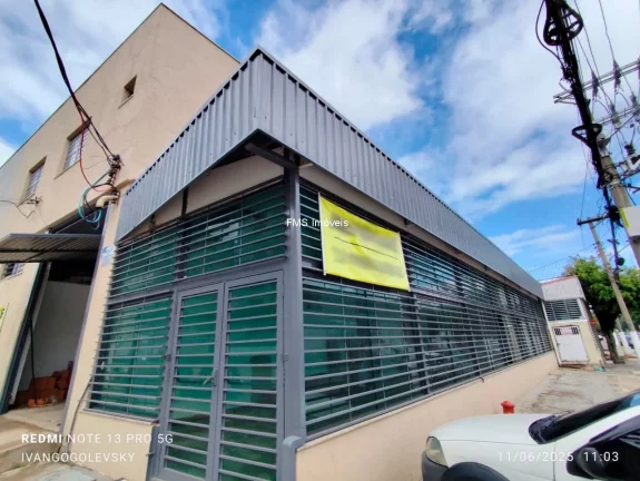 Imagem Galpão comercial de alto padrão para locação na Barra Funda, São Paulo-SP: 2 banheiros, 4 vagas e 279m² de área.
