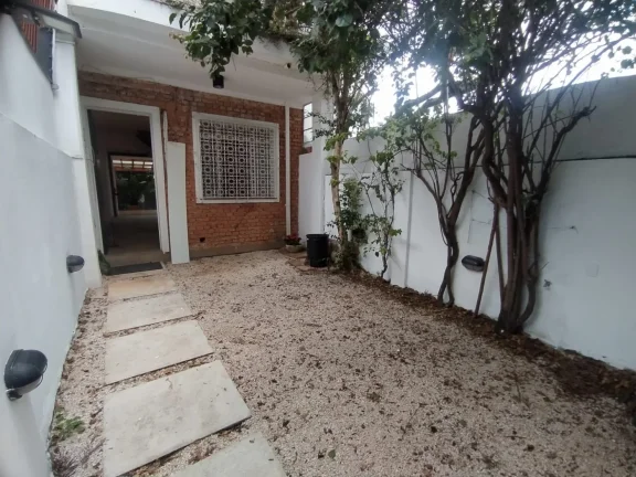 Imagem Casa Jardim Europa - 126M², 2 Dorms, 1 Vaga, Varanda, Armários.