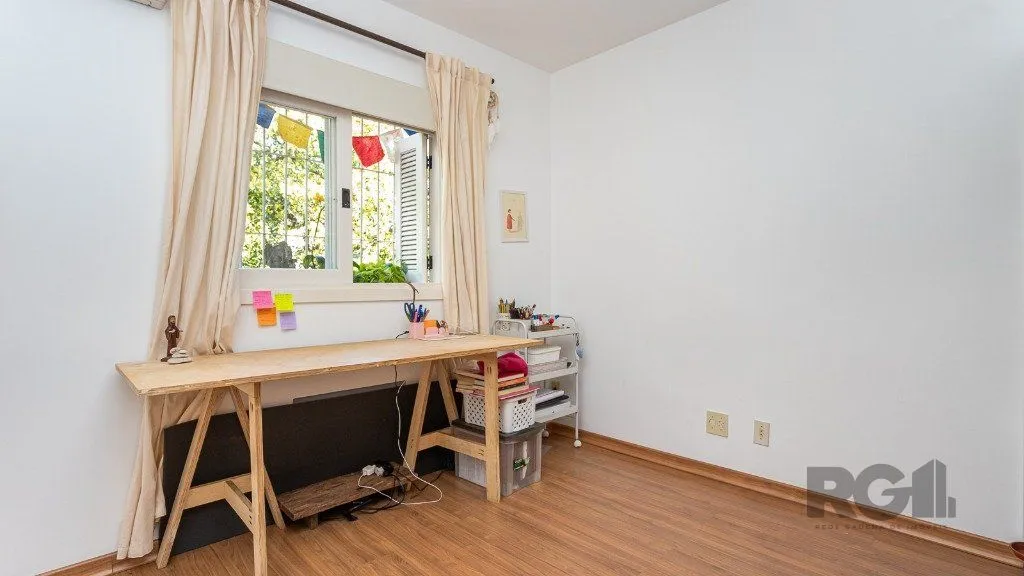 Imagem Casa em condomínio de 109m² - 3 dormitórios, 1 suíte e 1 vaga no bairro Teresópolis