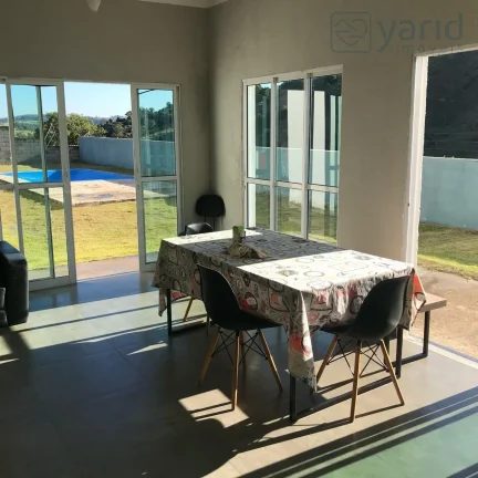 Imagem Casa à Venda na Cidade de com 4 Quartos, 2 Suítes e 6 Vagas de Garagem - Imperdível!