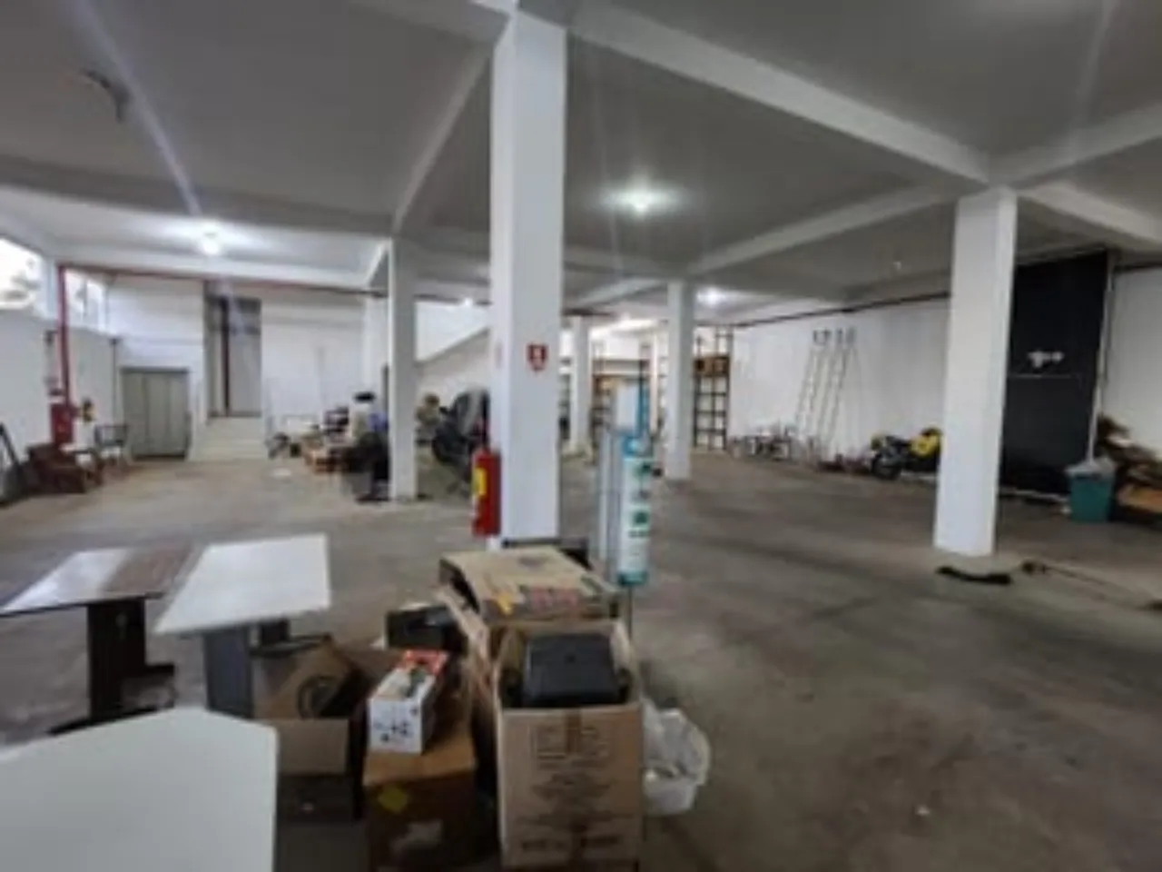 Imagem Galpão Comercial de Alto Padrão na Vila Nova Sorocaba: 5 Salas, 5 Banheiros, 10 Vagas de Garagem, 1.327m². Venda ou Locação!