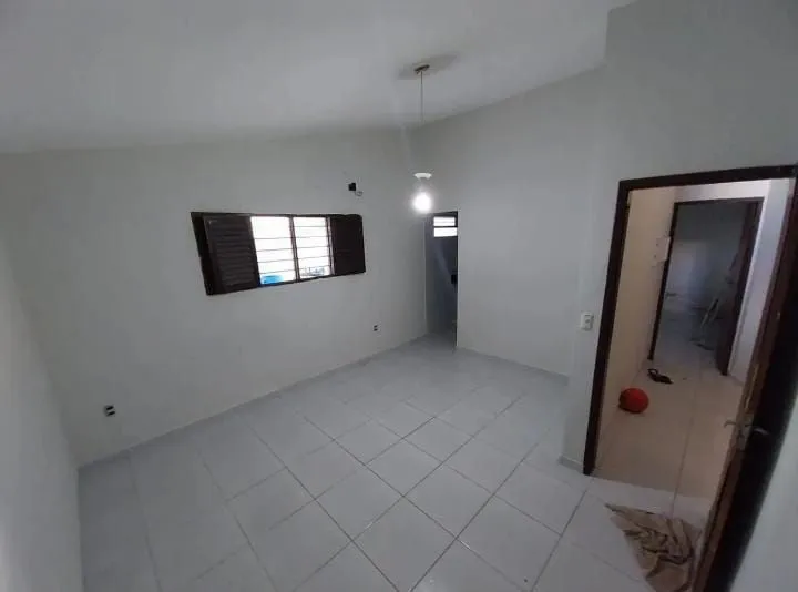 Imagem Casa Duplex em Brisamar com 3 suítes, piscina, varanda, cozinha americana e localização privilegiada próxima às praias.