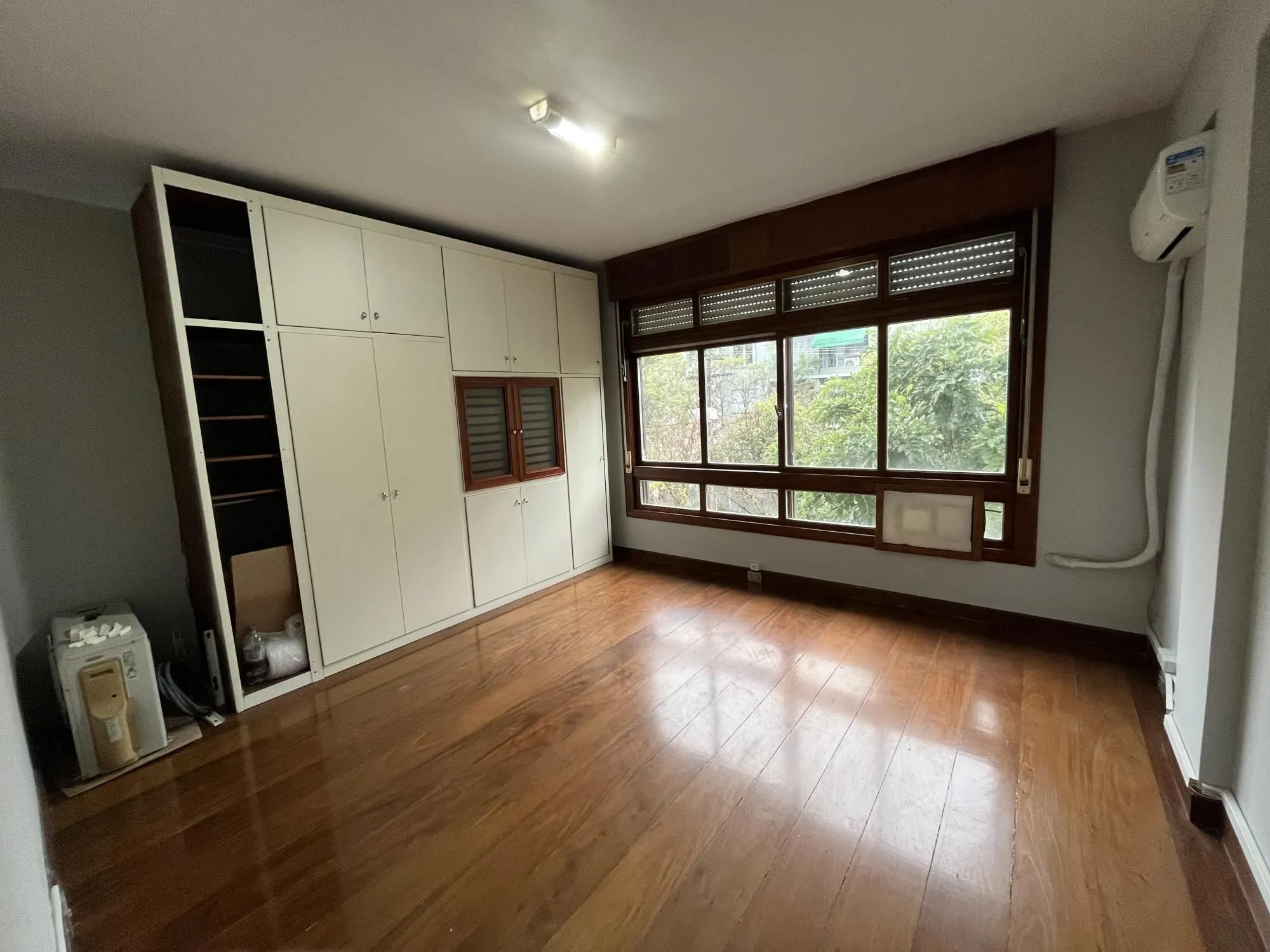 Imagem Apartamento de 3 quartos, suíte e 2 vagas de garagem no bairro Farroupilha POA