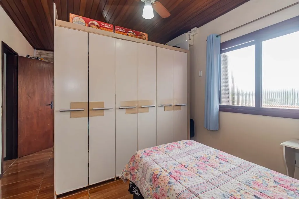 Imagem Casa de 3 dormitórios à venda Bairro Rubem Berta - Porto Alegre