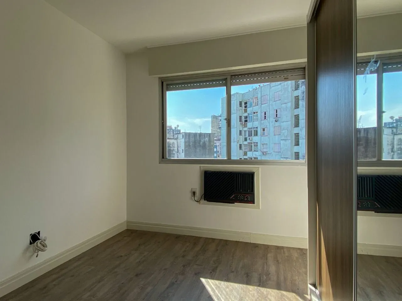 Imagem APARTAMENTO DE FRENTE, 1 DORMITÓRIO COM VAGA DE GARAGEM NA DUQUE