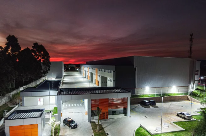 Imagem Galpão Comercial de Alto Padrão em Santa Júlia, Itupeva-SP: 2 banheiros, 6 vagas, 1.251,60 m² - Venda ou Locação!