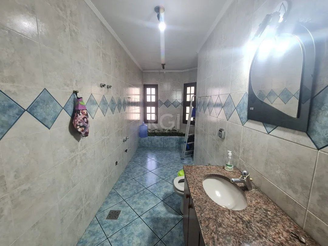 Imagem Casa para Venda - 464m², 5 dormitórios, sendo 4 suites, 4 vagas - Nonoai