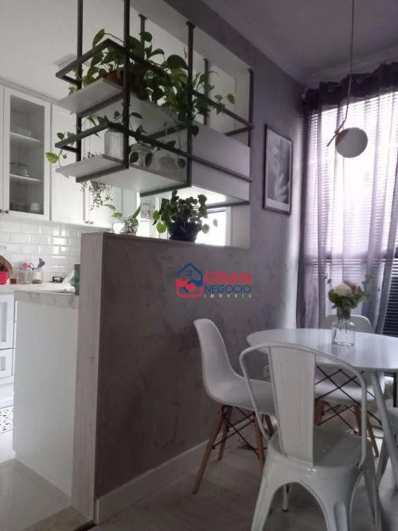Imagem Lindo Apartamento com 2 dormitórios
