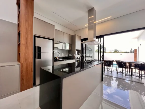 Imagem Casa de condominio a venda em Valinho!!

Residência térrea de alto padrão ? porteira fechada

Um ...