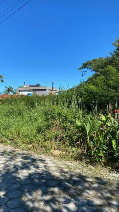 Imagem Oportunidade única: Terreno de 530m² na Praia da Ferrugem em Garopaba-SC, a menos de 300m do mar! Documentação completa e viabilidade construtiva. Aproveite!