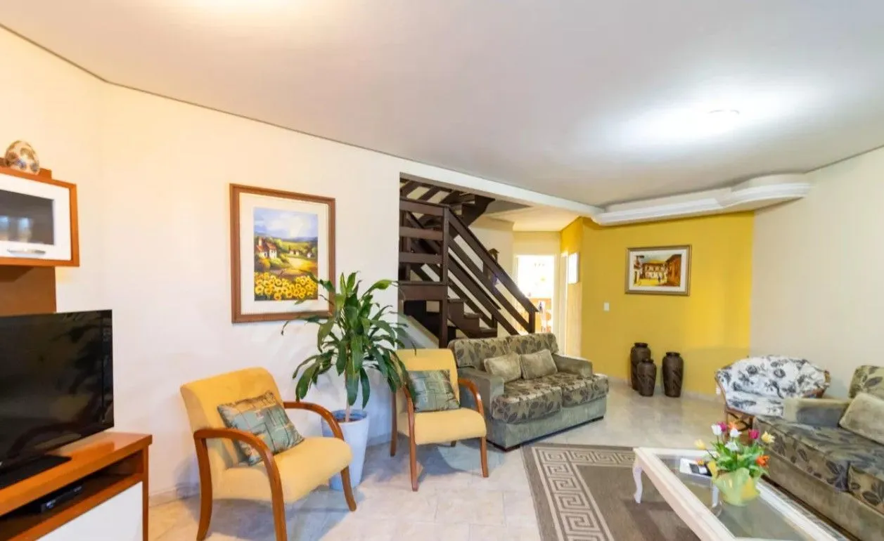 Imagem Casa 3 dormitórios Bairro Nonoai Porto Alegre