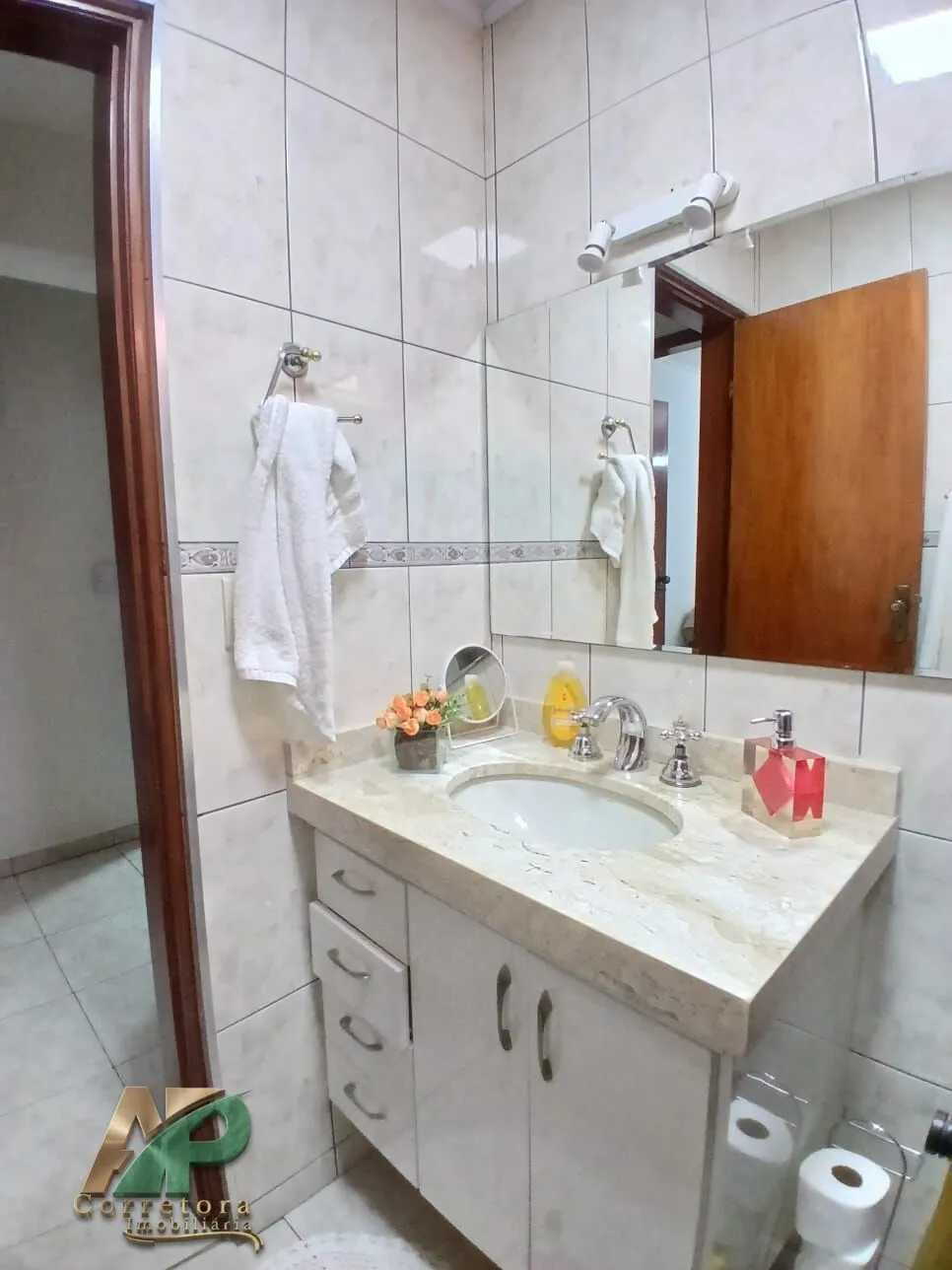 Imagem Oportunidade na Vila Rica SP: Casa Ampla com 4 Dorms (2 Suítes) por R$ 590 Mil!