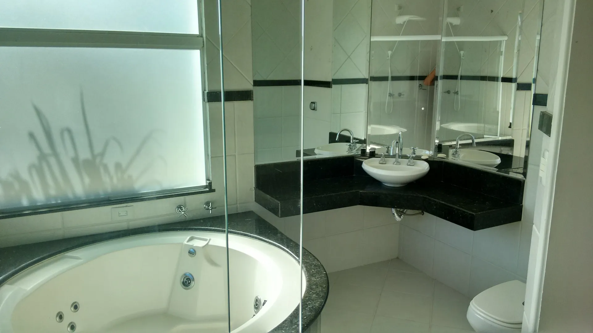 Imagem Casa de alto padrão à venda ou locação no Villa dos Inglezes, Sorocaba, com 3 suítes, piscina, 265 m² e terreno de 260 m²