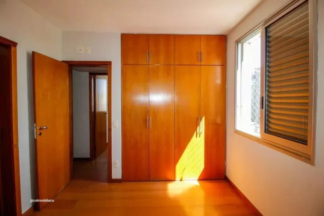 Imagem Excelente apartamento à venda com 3 quartos, sendo 1 suíte, e 2 banheiros no total. Este imóvel e...
