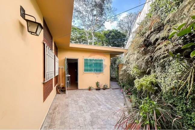 Imagem Casa Térrea bem localizada no jardim prudência com 3 Dormitórios sendo 1 Suíte, 3 Vagas Garagem.