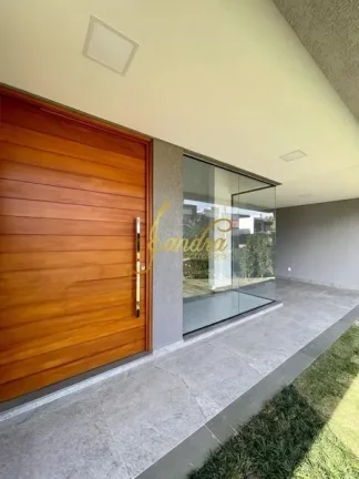 Imagem Casa térrea em condomínio fechado com 04 suites