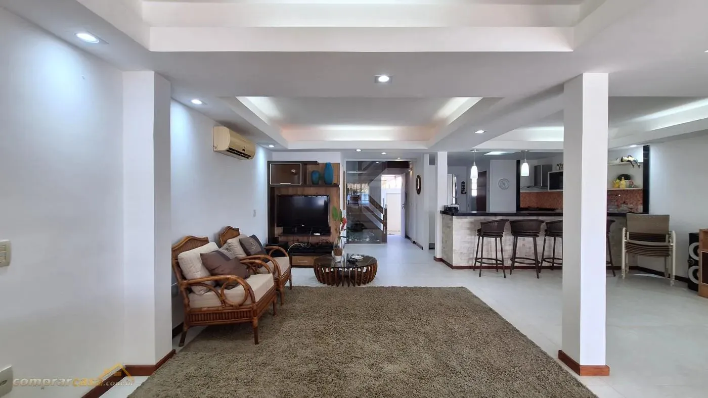 Imagem Casa em Condomínio para Venda em Cabo Frio / RJ no bairro Ogiva