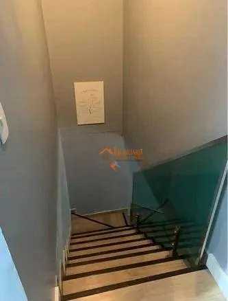 Imagem Sobrado com 3 dormitórios à venda, 352 m² por R$ 585.000,00 - Jardim Presidente Dutra - Guarulhos/SP