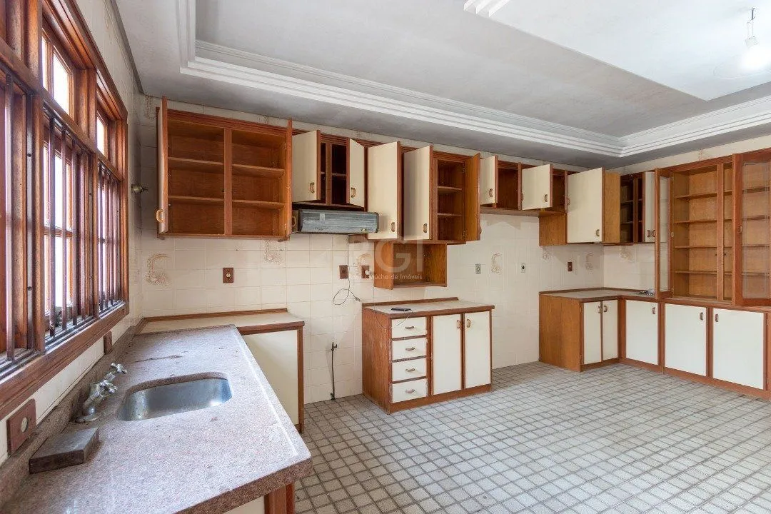 Imagem Casa para Venda - 460m², 4 dormitórios, sendo 1 suites, 4 vagas - Cristal