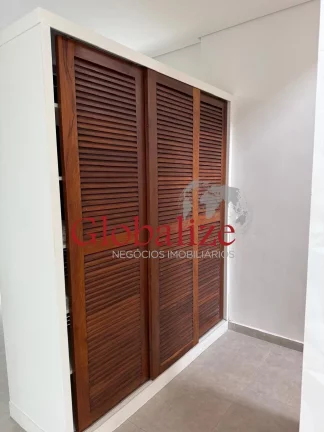 Imagem Casa com 4 dormitórios, edícula, vaga para 3 carros e quintal amplo na Ponta da Praia em santos por R$ 2.600.000,00